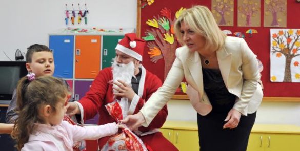 НОВОГОДИШЊА БАЈКА СА ПРВОМ ДАМОМ СРБИЈЕ