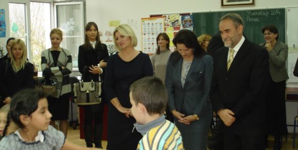 ПРВЕ ДАМЕ СРБИЈЕ И МАКЕДОНИЈЕ ПОСЕТИЛЕ ШКОЛУ