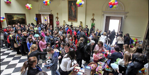 УСКРШЊИ ПРИЈЕМ ДЕЦЕ У БЕЛОМ ДВОРУ