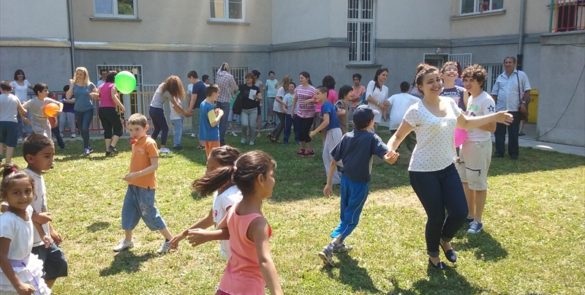 Дружење у школском дворишту