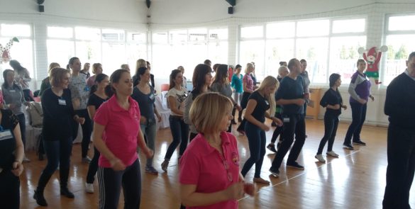 ОБУКА ЗА ПЛЕСНЕ АКТИВНОСТИ ПРОЈЕКТА „РАСТИМО УЗ ПЛЕС-ДЕЦА НА ТРГОВИМА“