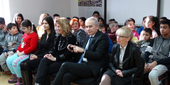 Подела новогодишњих пакетића Фондације "Драгице Николић"