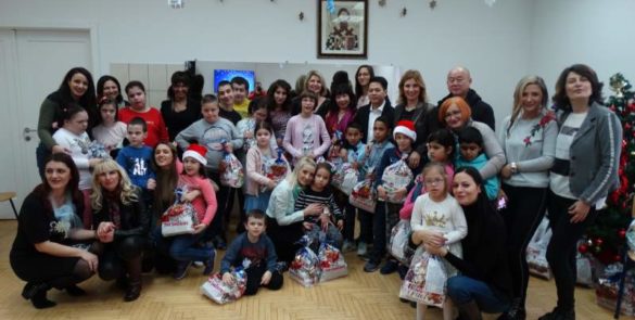 Драгица Николић и представници Удружења привредника Србије и Кине обрадовали ученике школе