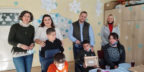 Две прве награде на ликовном конкурсу „Дај ми моћ да обасјам ноћ“