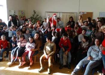 Новогодишња представа „Маша и Медвед“ и Деда Мраз