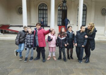 У Белом двору